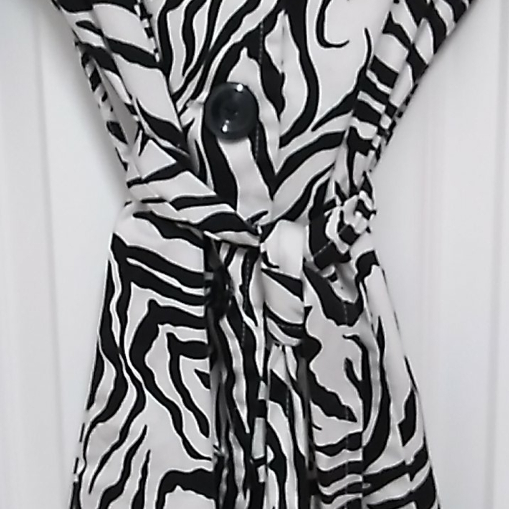 Coat - Picture 3 of 4